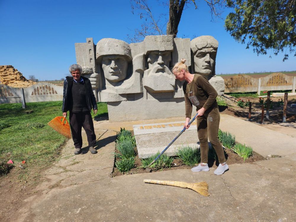 В селе Новое провели работы по благоустройству памятника героям Великой Отечественной войны В селе Новое провели работы по благоустройству памятника героям Великой Отечественной войны