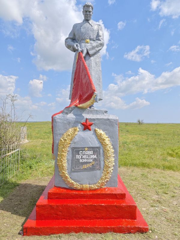 В преддверии 80-летия Великой Победы депутат Совета депутатов, секретарь первичного отделения партии «Единая Россия» Козубский Алексей Богданович, совместно с сотрудниками Новотроицкого территориального отдела, провел работы... В преддверии 80-летия Великой Победы депутат Совета депутатов, секретарь первичного отделения партии «Единая Россия» Козубский Алексей Богданович, совместно с сотрудниками Новотроицкого территориального отдела, провел работы...