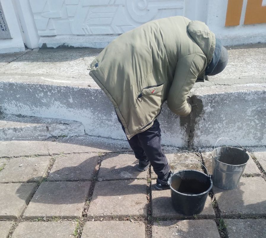 В селе Красная Поляна провели работы по благоустройству памятника в честь воинов-односельчан В селе Красная Поляна провели работы по благоустройству памятника в честь воинов-односельчан