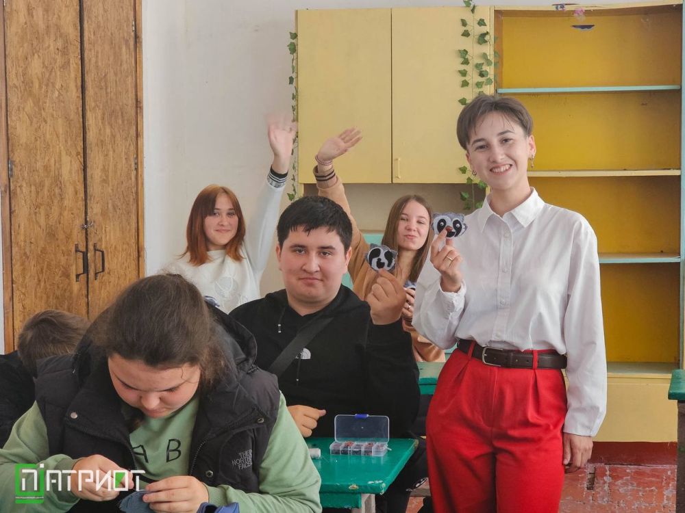 ВОЗЬМИ С СОБОЙ НА УДАЧУ. Енот «Херси» занял особенное место в сердцах молодежи Херсонской области, став символом добра и защиты ВОЗЬМИ С СОБОЙ НА УДАЧУ. Енот «Херси» занял особенное место в сердцах молодежи Херсонской области, став символом добра и защиты