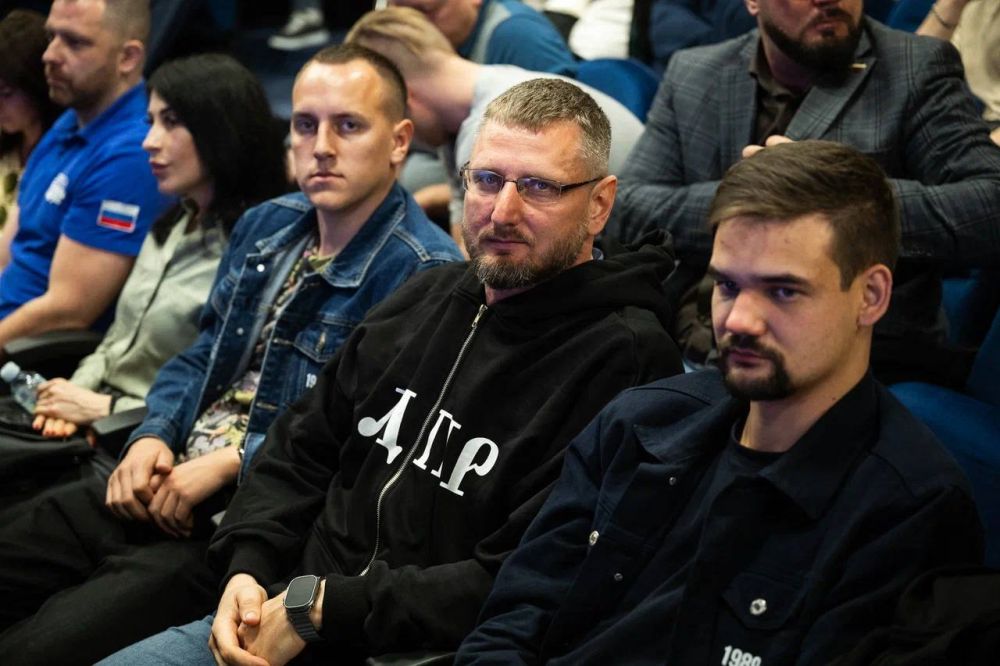 «Вернём величие русским! Заставим уважать Россию!» «Вернём величие русским! Заставим уважать Россию!»