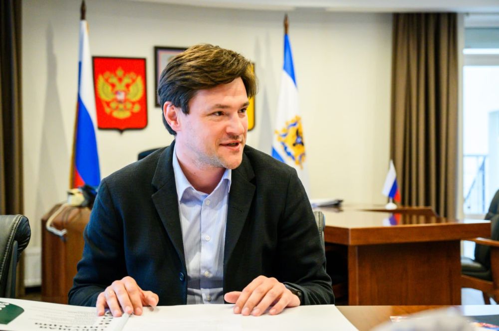 Владимир Сальдо обсудил с и.о. министра молодежной политики области Владиславом Ярченко будущие проекты для молодежи Владимир Сальдо обсудил с и.о. министра молодежной политики области Владиславом Ярченко будущие проекты для молодежи