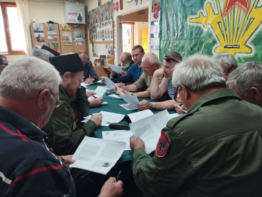 Сегодня "Диктант Победы" в одном порыве писали все кто чтит и помнит наших Героев Победителей, и как всегда в авангарде ветераны и молодёжь - связь поколений, она у нас на генетическом уровне, поэтому мы народ Победитель и... Сегодня "Диктант Победы" в одном порыве писали все кто чтит и помнит наших Героев Победителей, и как всегда в авангарде ветераны и молодёжь - связь поколений, она у нас на генетическом уровне, поэтому мы народ Победитель и...