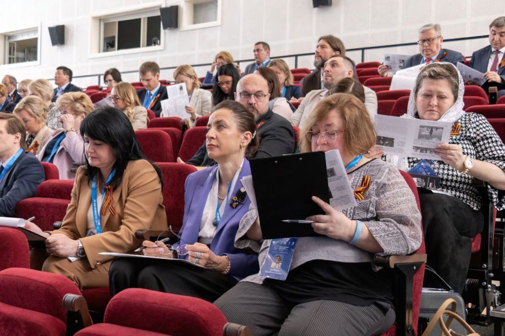 В Крыму проходит Всероссийское совещание региональных министров образования В Крыму проходит Всероссийское совещание региональных министров образования