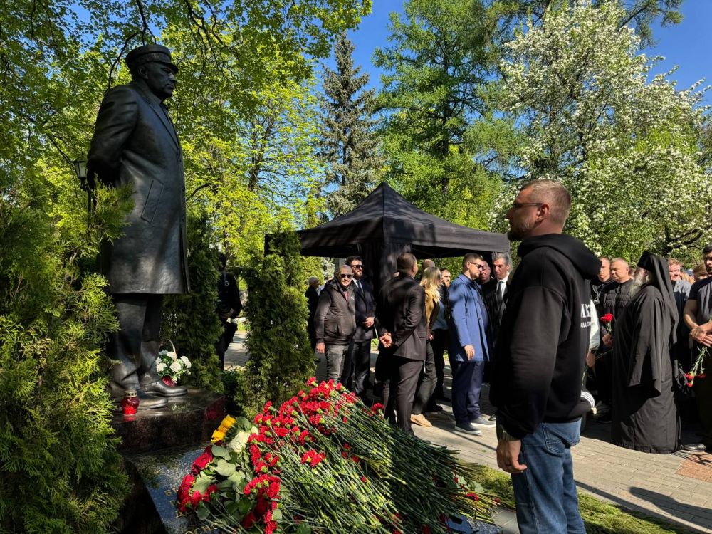 Иван Шумаков: С днём рождения, Владимир Вольфович! Иван Шумаков: С днём рождения, Владимир Вольфович!