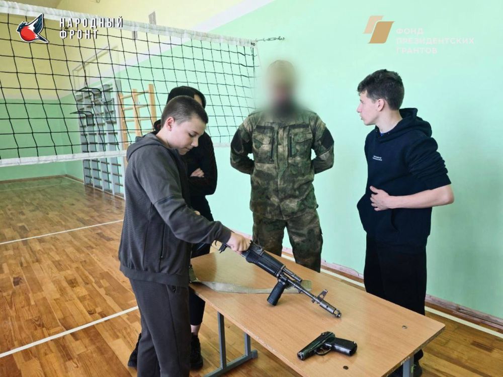 Молодежка Народного Фронта провела урок мужества совместно с Росгвардией Молодежка Народного Фронта провела урок мужества совместно с Росгвардией