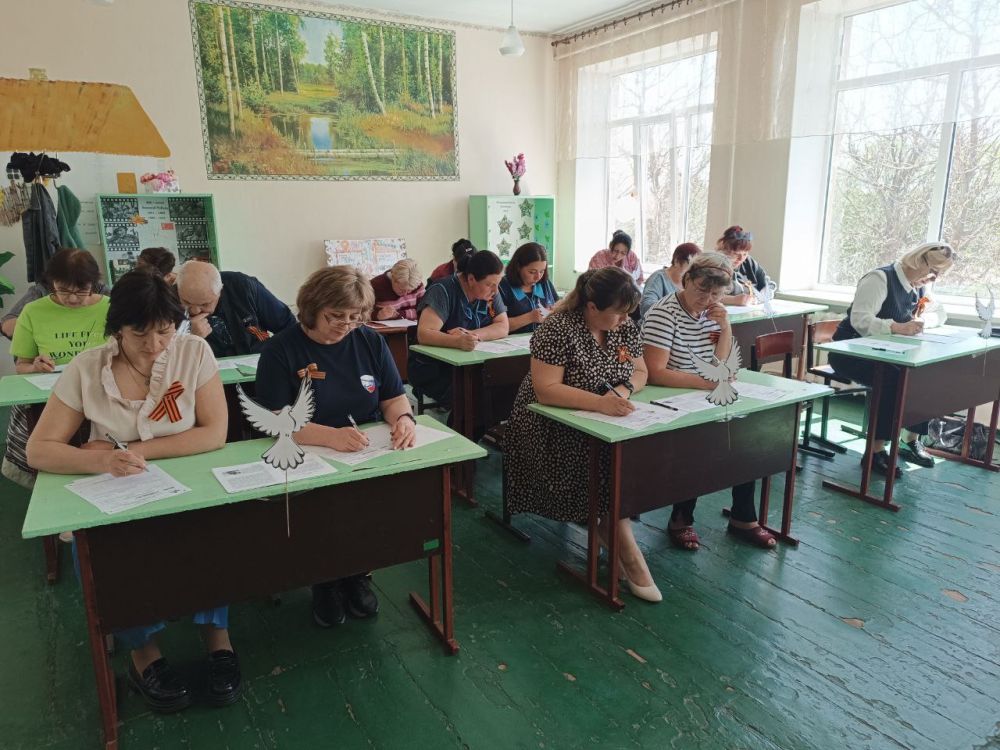 В селе Нижние Торгаи первичное отделение партии "Единая Россия" с гордостью приняло участие в написании Диктанта Победы В селе Нижние Торгаи первичное отделение партии "Единая Россия" с гордостью приняло участие в написании Диктанта Победы