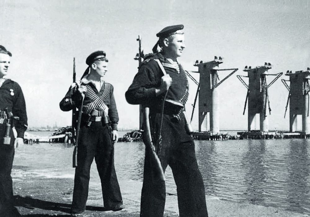 Приказ — соблюдать тишину. Об освобождении Мариуполя от гитлеровцев в 1943 году Приказ — соблюдать тишину. Об освобождении Мариуполя от гитлеровцев в 1943 году