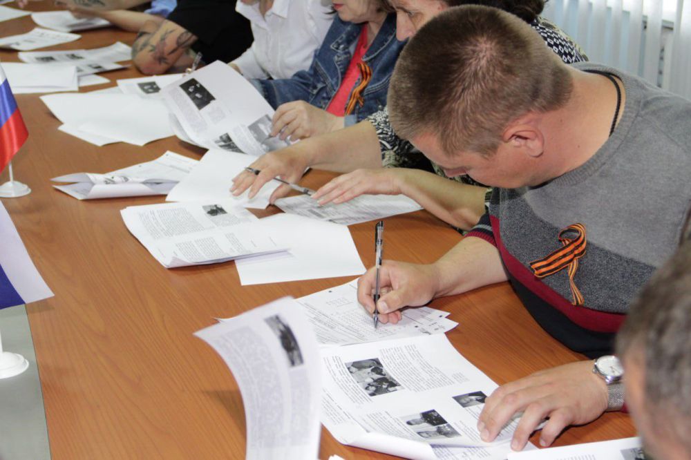Сегодня в Чаплинском местном отделении партии "Единая Россия" состоялся Всероссийский исторический "Диктант Победы", посвященный событиям Великой Отечественной войны Сегодня в Чаплинском местном отделении партии "Единая Россия" состоялся Всероссийский исторический "Диктант Победы", посвященный событиям Великой Отечественной войны