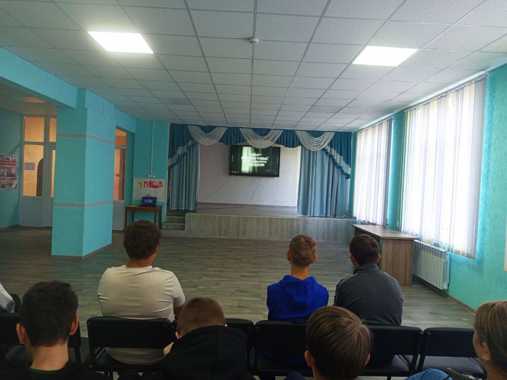 В ГБОУ ХО "Нижнесерогозская школа Нижнесерогозского МО" проходит просмотр военных фильмов, посвященных 80-летию Победы в Великой Отечественной войне и Году Защитника Отечества В ГБОУ ХО "Нижнесерогозская школа Нижнесерогозского МО" проходит просмотр военных фильмов, посвященных 80-летию Победы в Великой Отечественной войне и Году Защитника Отечества