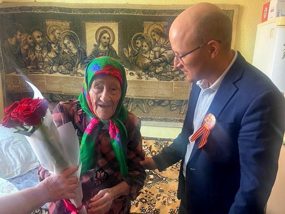 Персональные поздравления от Президента России с 80-летием Великой Победы вручили двум ветеранам труда Херсонской области Персональные поздравления от Президента России с 80-летием Великой Победы вручили двум ветеранам труда Херсонской области