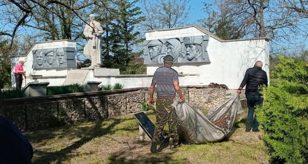 Благоустройство мемориала в Таврийском Благоустройство мемориала в Таврийском