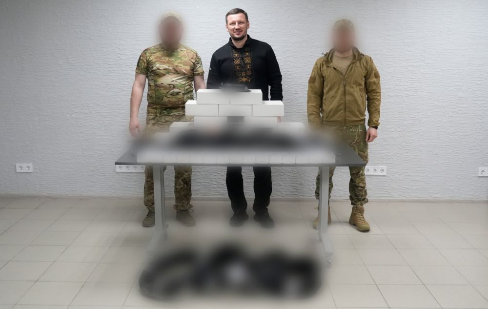 Нардеп Анна Скороход ну просто на пальцах объяснила главе ХОВА Александру Прокудину, что он ПИ*ДИТ, когда говорит о том, что на закупку спецсредств для ВСУ деньги изымаются из фондов "оккупированных общин" Нардеп Анна Скороход ну просто на пальцах объяснила главе ХОВА Александру Прокудину, что он ПИ*ДИТ, когда говорит о том, что на закупку спецсредств для ВСУ деньги изымаются из фондов "оккупированных общин"