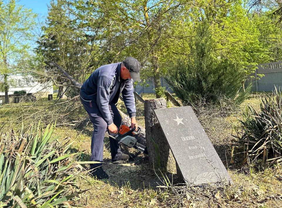 Благоустройство мемориала в Таврийском Благоустройство мемориала в Таврийском