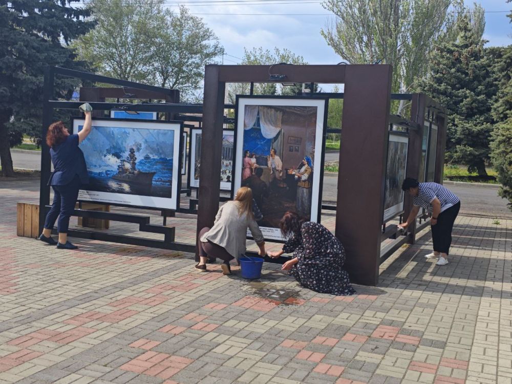 В рамках общероссийской традиции наведения порядка и благоустройства, сотрудники администрации и архива Новотроицкого муниципального округа привели в порядок прилегающую к зданию территорию В рамках общероссийской традиции наведения порядка и благоустройства, сотрудники администрации и архива Новотроицкого муниципального округа привели в порядок прилегающую к зданию территорию