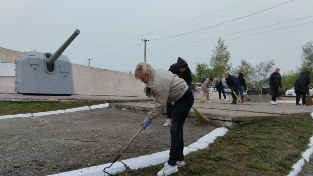 Сотрудники администрации Генического МО приняли участие во Всероссийском субботнике Сотрудники администрации Генического МО приняли участие во Всероссийском субботнике