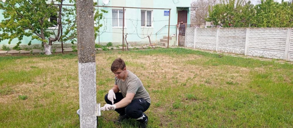 В рамках Всероссийского субботника работники Тавричанской и Марьяновской библиотек провели экологические акции по благоустройству территорий возле своих учреждений культуры В рамках Всероссийского субботника работники Тавричанской и Марьяновской библиотек провели экологические акции по благоустройству территорий возле своих учреждений культуры
