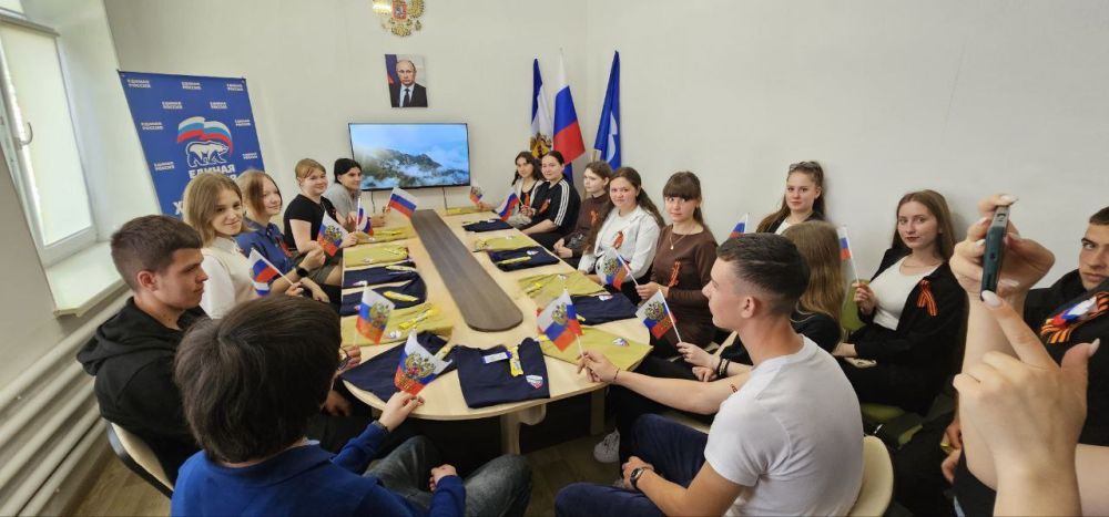 Надежда Бабешко: В преддверии Дня Российского парламентаризма для учащихся 9-11 классов был проведён час общения "Парламентаризм в России", организованный Секретарём местного отделения партии "Единая Россия " Надеждой Бабешко Надежда Бабешко: В преддверии Дня Российского парламентаризма для учащихся 9-11 классов был проведён час общения "Парламентаризм в России", организованный Секретарём местного отделения партии "Единая Россия " Надеждой Бабешко
