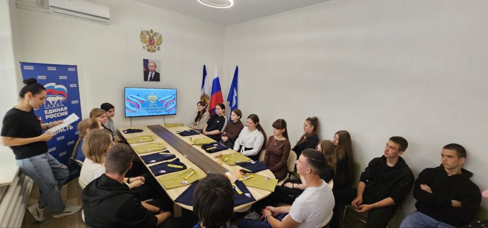 Надежда Бабешко: В преддверии Дня Российского парламентаризма для учащихся 9-11 классов был проведён час общения "Парламентаризм в России", организованный Секретарём местного отделения партии "Единая Россия " Надеждой Бабешко Надежда Бабешко: В преддверии Дня Российского парламентаризма для учащихся 9-11 классов был проведён час общения "Парламентаризм в России", организованный Секретарём местного отделения партии "Единая Россия " Надеждой Бабешко