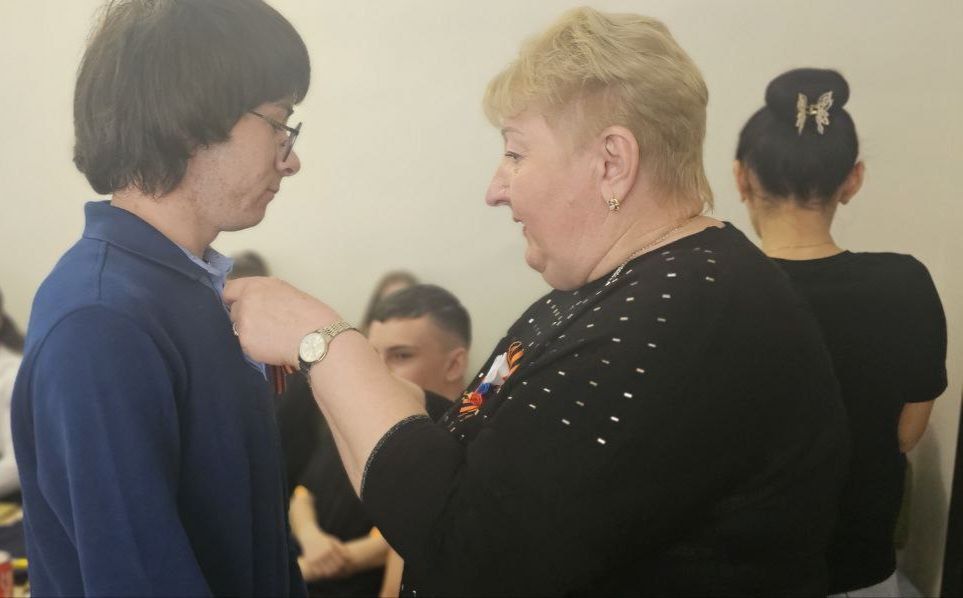 Надежда Бабешко: В преддверии Дня Российского парламентаризма для учащихся 9-11 классов был проведён час общения "Парламентаризм в России", организованный Секретарём местного отделения партии "Единая Россия " Надеждой Бабешко Надежда Бабешко: В преддверии Дня Российского парламентаризма для учащихся 9-11 классов был проведён час общения "Парламентаризм в России", организованный Секретарём местного отделения партии "Единая Россия " Надеждой Бабешко