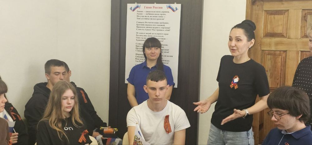 Надежда Бабешко: В преддверии Дня Российского парламентаризма для учащихся 9-11 классов был проведён час общения "Парламентаризм в России", организованный Секретарём местного отделения партии "Единая Россия " Надеждой Бабешко Надежда Бабешко: В преддверии Дня Российского парламентаризма для учащихся 9-11 классов был проведён час общения "Парламентаризм в России", организованный Секретарём местного отделения партии "Единая Россия " Надеждой Бабешко