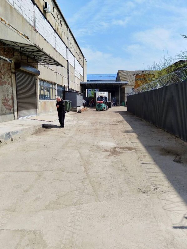 На Областной базе специального медицинского обеспечения в Геническе прошел субботник ко Дню Победы На Областной базе специального медицинского обеспечения в Геническе прошел субботник ко Дню Победы
