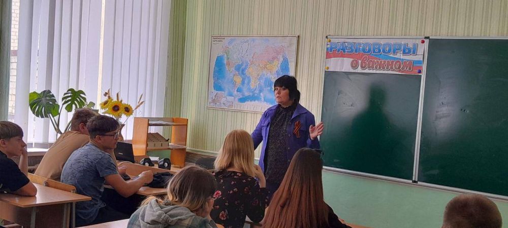 Ко Дню российского парламентаризма депутаты от "Единой России" провели серию встреч со школьниками и студентами Ко Дню российского парламентаризма депутаты от "Единой России" провели серию встреч со школьниками и студентами