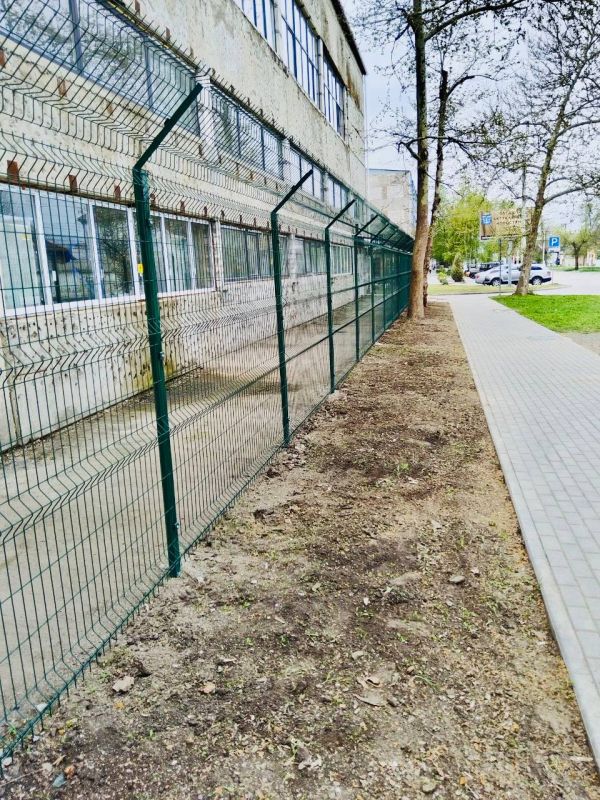 На Областной базе специального медицинского обеспечения в Геническе прошел субботник ко Дню Победы На Областной базе специального медицинского обеспечения в Геническе прошел субботник ко Дню Победы