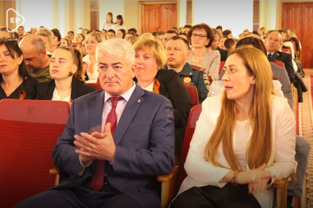 В Геническе при поддержке «Единой России» прошел финал областного этапа межрегионального творческого конкурса «Мы — наследники Победы!» В Геническе при поддержке «Единой России» прошел финал областного этапа межрегионального творческого конкурса «Мы — наследники Победы!»