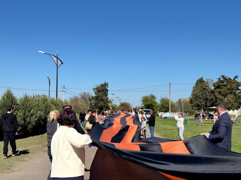 В Голопристанском районе с.Круглоозерка продолжается Всероссийская эстафета «Георгиевская ленточка» В Голопристанском районе с.Круглоозерка продолжается Всероссийская эстафета «Георгиевская ленточка»