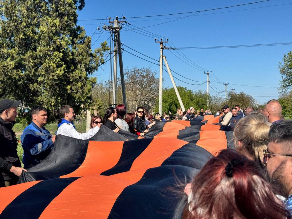 В Голопристанском районе с.Круглоозерка продолжается Всероссийская эстафета «Георгиевская ленточка» В Голопристанском районе с.Круглоозерка продолжается Всероссийская эстафета «Георгиевская ленточка»