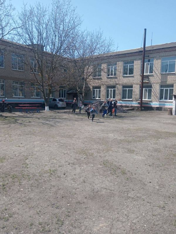 В ГБОУ ХО «Нижнеторгаивской школе Нижнесерогозского МО" были проведены Всероссийские учения по действиям сотрудников охраны, обучающихся и работников обьектов образовательных организаций при захвате террористами и... В ГБОУ ХО «Нижнеторгаивской школе Нижнесерогозского МО" были проведены Всероссийские учения по действиям сотрудников охраны, обучающихся и работников обьектов образовательных организаций при захвате террористами и...