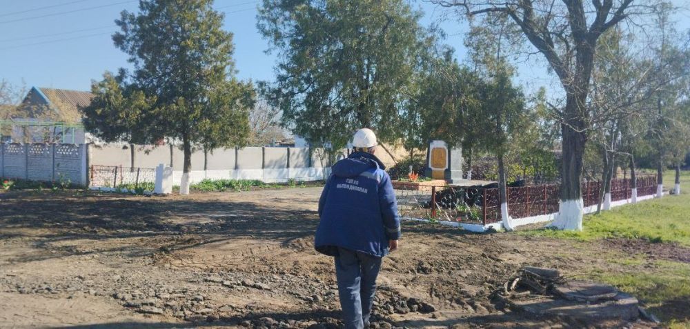 В Трофимовке сотрудники ГУП ХО «ОБЛВОДОКАНАЛ» завершили работы по благоустройству памятника воинам, погибшим в Великой Отечественной войне В Трофимовке сотрудники ГУП ХО «ОБЛВОДОКАНАЛ» завершили работы по благоустройству памятника воинам, погибшим в Великой Отечественной войне