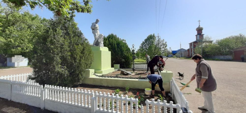 Памятники, посвящённые погибшим в годы Великой Отечественной войны, были благоустроены в Лукьяновке и Васильевке Памятники, посвящённые погибшим в годы Великой Отечественной войны, были благоустроены в Лукьяновке и Васильевке