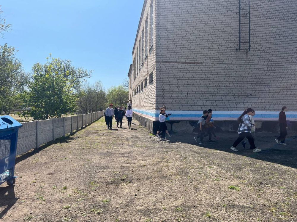 В ГБОУ ХО «Нижнеторгаивской школе Нижнесерогозского МО" были проведены Всероссийские учения по действиям сотрудников охраны, обучающихся и работников обьектов образовательных организаций при захвате террористами и... В ГБОУ ХО «Нижнеторгаивской школе Нижнесерогозского МО" были проведены Всероссийские учения по действиям сотрудников охраны, обучающихся и работников обьектов образовательных организаций при захвате террористами и...