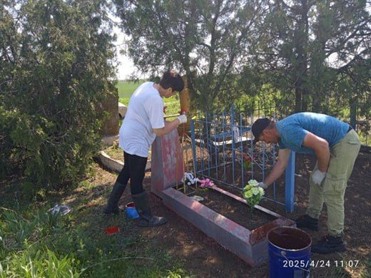 В Крестовском территориальном отделе продолжаются работы по благоустройству памятников В Крестовском территориальном отделе продолжаются работы по благоустройству памятников