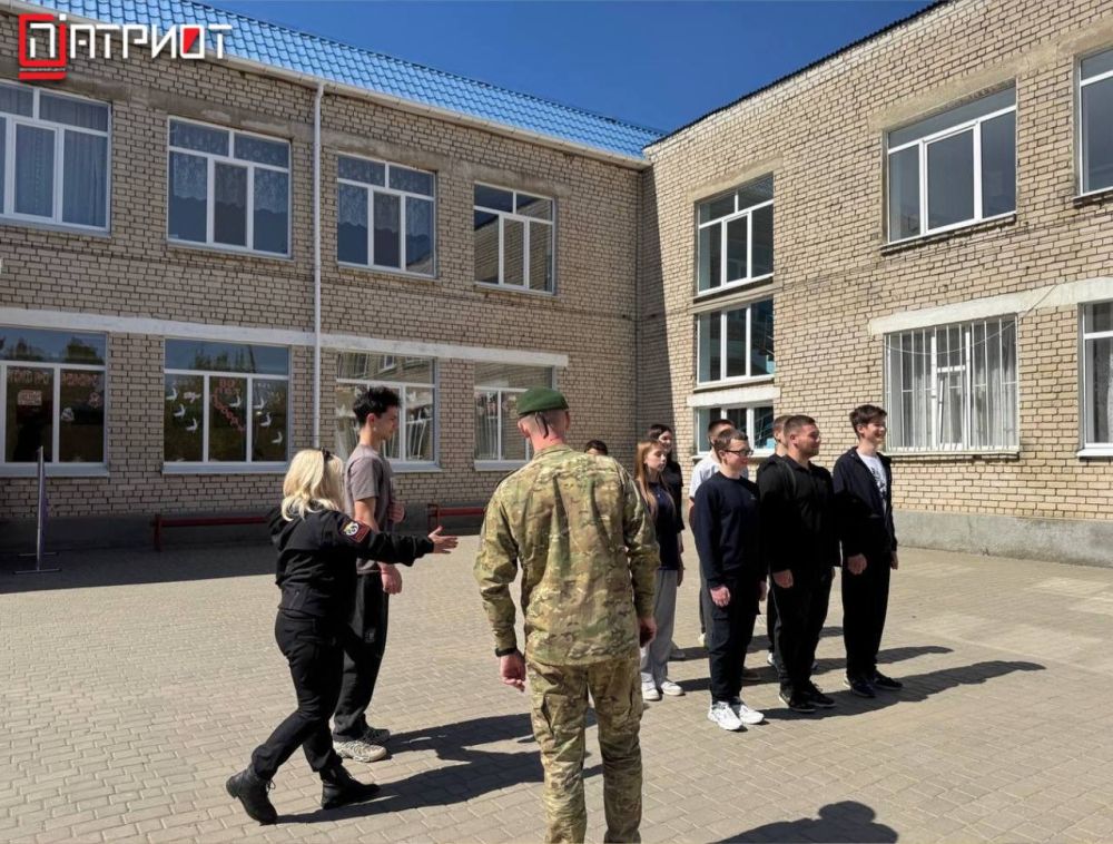 ПУТЬ К ПОБЕДЕ!. Сотрудники АНО «Молодежный центр «Патриот» оказали помощь обучающимся ГБОУ ХО «Асканийская школа Чаплинского района» в подготовке команды для участия в «ЗАРНИЦЕ 2.0». Молодежь настойчиво отработала основные... ПУТЬ К ПОБЕДЕ!. Сотрудники АНО «Молодежный центр «Патриот» оказали помощь обучающимся ГБОУ ХО «Асканийская школа Чаплинского района» в подготовке команды для участия в «ЗАРНИЦЕ 2.0». Молодежь настойчиво отработала основные...
