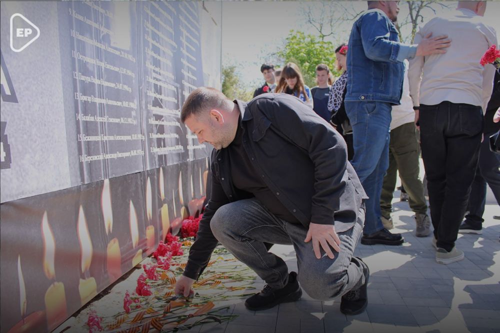 В Херсонской области почтили память жертв трагедии в Одесском доме профсоюзов В Херсонской области почтили память жертв трагедии в Одесском доме профсоюзов