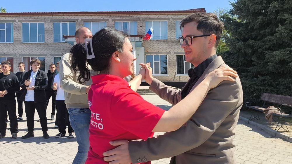 Первые Алешкинского округа приняли участие в «Случайном вальсе» Первые Алешкинского округа приняли участие в «Случайном вальсе»