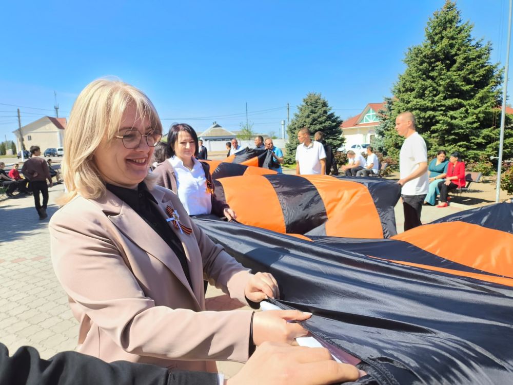 84-метровая «Лента Победы» Единой России проехала уже более 550 километров 84-метровая «Лента Победы» Единой России проехала уже более 550 километров