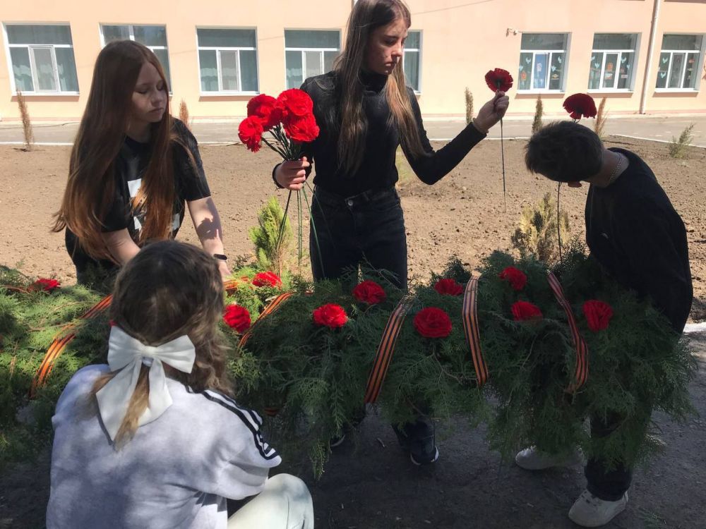 Школьники села Тавричанки изготовили «Гирлянду Победы» Школьники села Тавричанки изготовили «Гирлянду Победы»