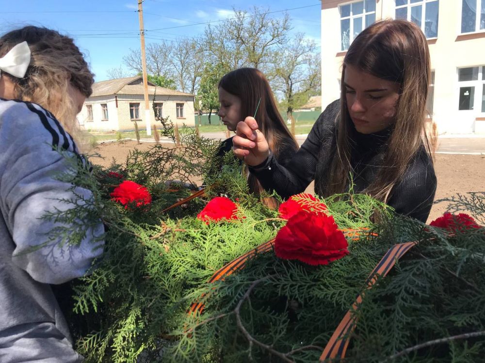 Школьники села Тавричанки изготовили «Гирлянду Победы» Школьники села Тавричанки изготовили «Гирлянду Победы»