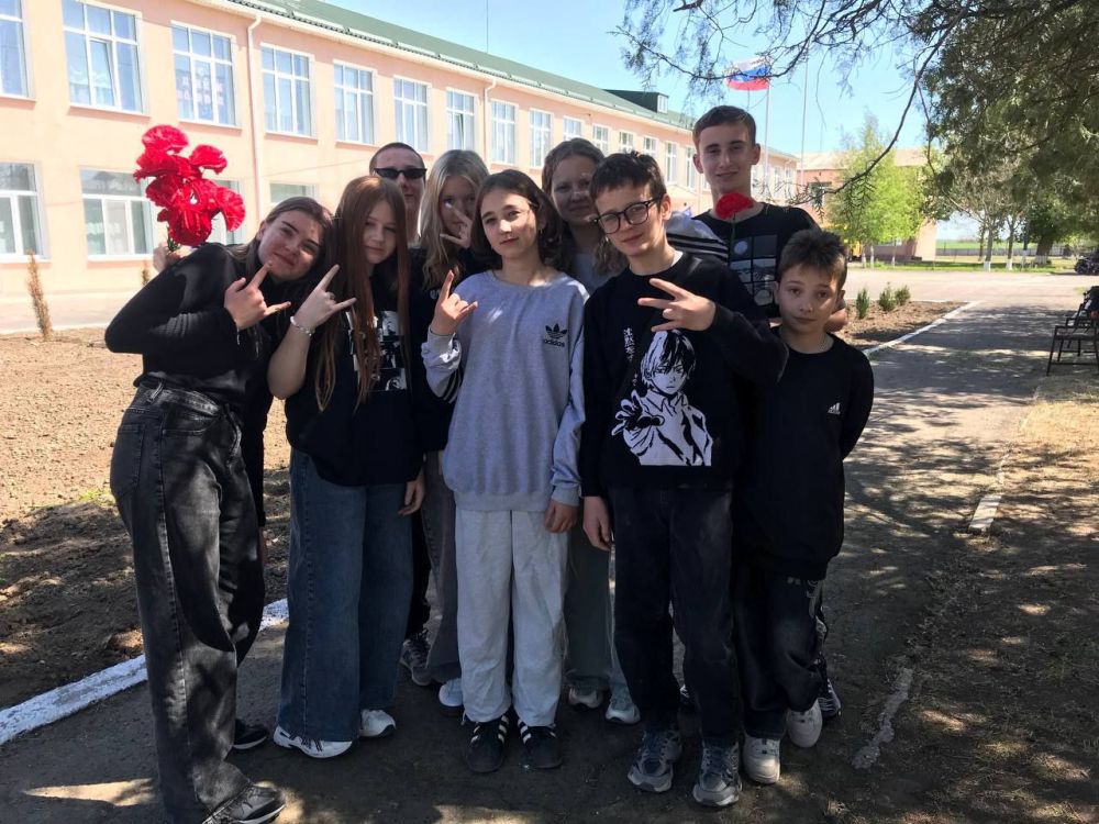 Школьники села Тавричанки изготовили «Гирлянду Победы» Школьники села Тавричанки изготовили «Гирлянду Победы»