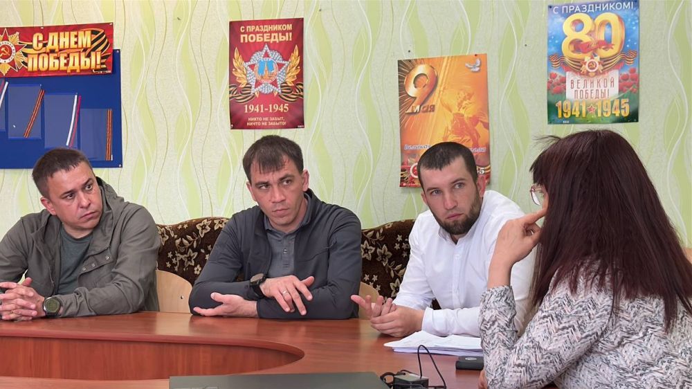 Член ЦК КПРФ Айрат Гибатдинов и Первый секретарь Херсонского областного отделения КПРФ Рамиль Замалетдинов посетили образовательные и культурные учреждения Скадовска Член ЦК КПРФ Айрат Гибатдинов и Первый секретарь Херсонского областного отделения КПРФ Рамиль Замалетдинов посетили образовательные и культурные учреждения Скадовска