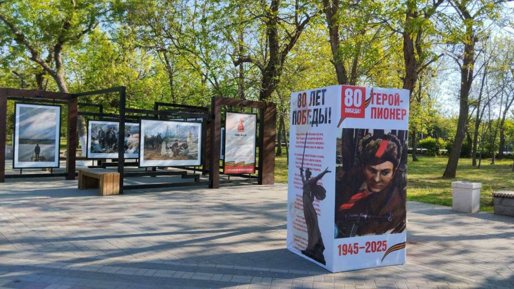 В Геническе подходят к концу восстановительные работы по благоустройству сквера Воинской Славы В Геническе подходят к концу восстановительные работы по благоустройству сквера Воинской Славы