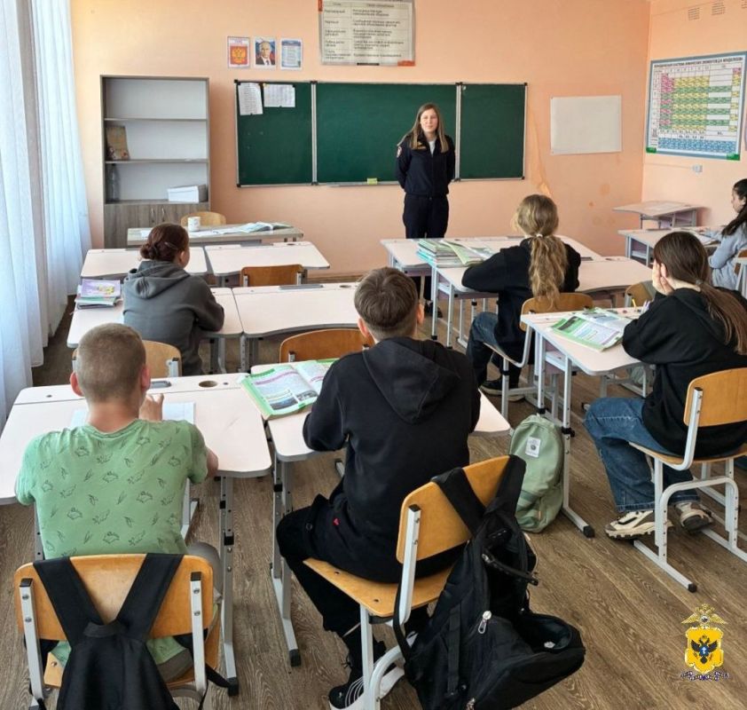Сотрудники полиции провели уроки патриотического воспитания для школьников Скадовского и Чаплинского округов Сотрудники полиции провели уроки патриотического воспитания для школьников Скадовского и Чаплинского округов
