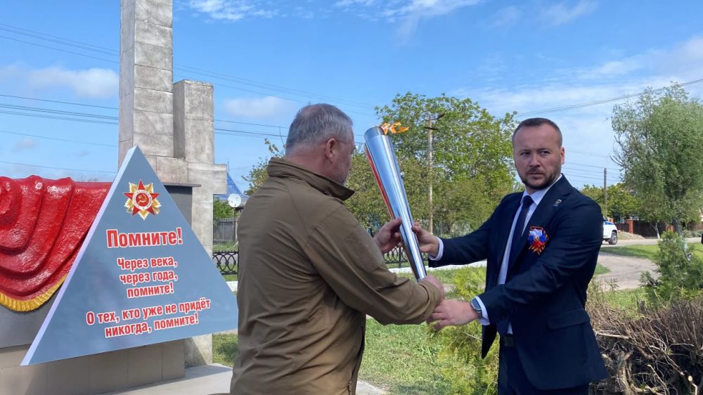 В селе Бехтеры Голопристанского района зажгли Вечный огонь — символ памяти, благодарности и уважения к героям Великой Победы В селе Бехтеры Голопристанского района зажгли Вечный огонь — символ памяти, благодарности и уважения к героям Великой Победы
