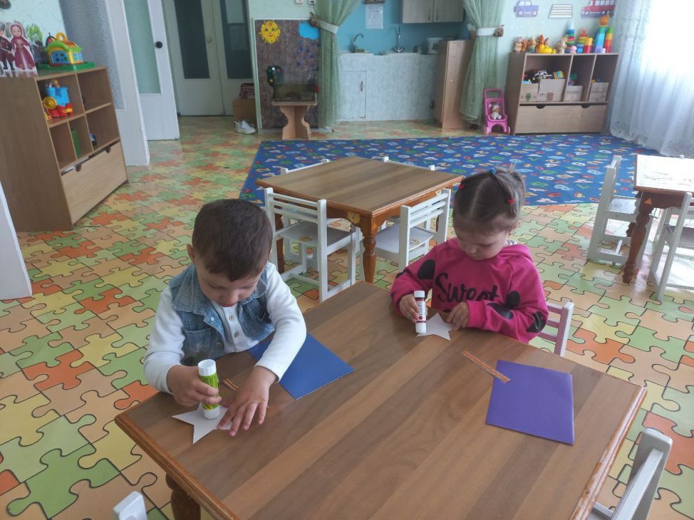 В Тавричанском детском саду "Ромашка" прошли патриотические мероприятия, приуроченные ко Дню Победы В Тавричанском детском саду "Ромашка" прошли патриотические мероприятия, приуроченные ко Дню Победы
