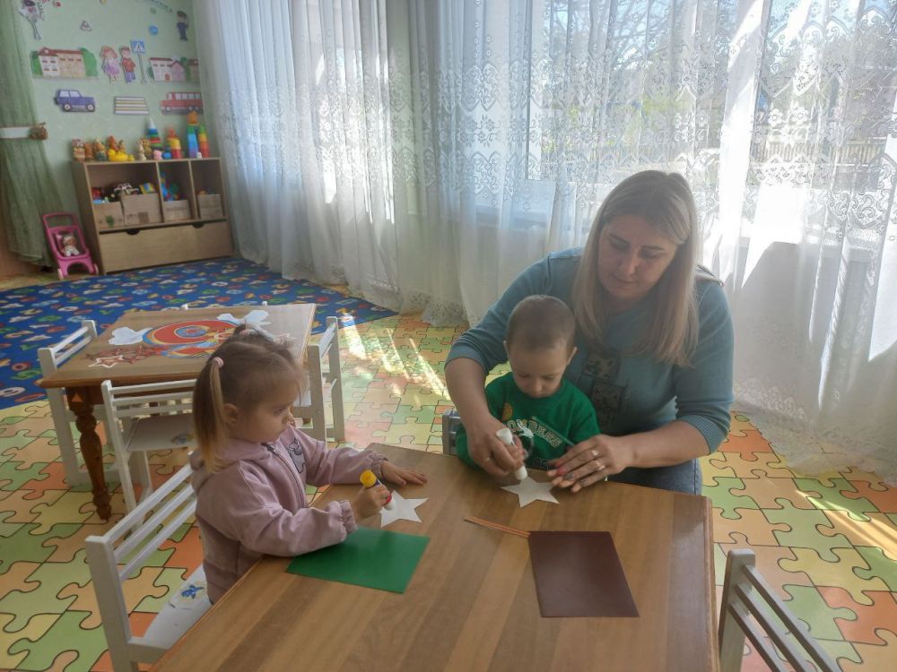 В Тавричанском детском саду "Ромашка" прошли патриотические мероприятия, приуроченные ко Дню Победы В Тавричанском детском саду "Ромашка" прошли патриотические мероприятия, приуроченные ко Дню Победы