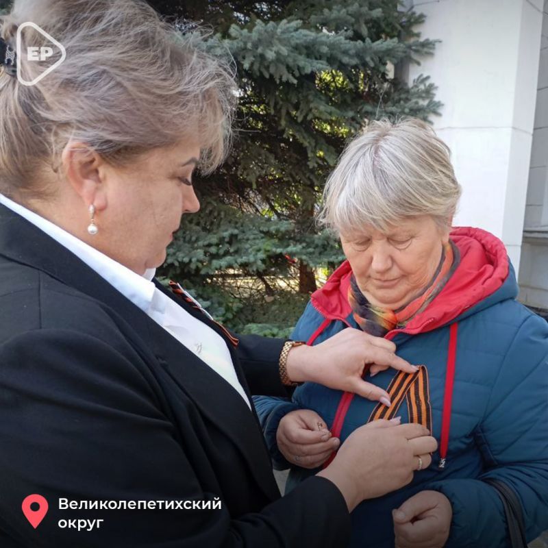 В акции «Георгиевская лента» в Херсонской области принимают участие муниципальные депутаты и волонтеры «Единой России» В акции «Георгиевская лента» в Херсонской области принимают участие муниципальные депутаты и волонтеры «Единой России»
